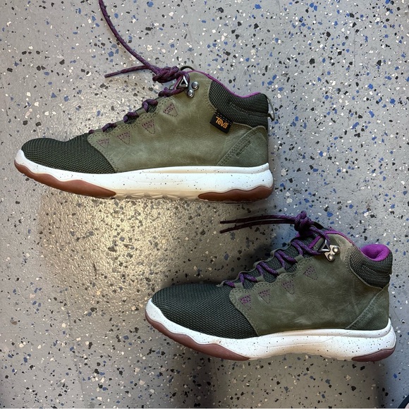 Teva Arrowood Mid Waterproof Hiking Sneaker Boots Size 8 - Picture 7 of 12